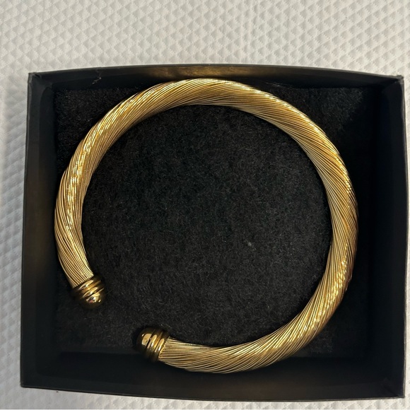 Vintage style gold tone wire cuff choker necklace. - Picture 1 of 5